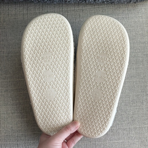 New Roller Rabbit Slippers - Picture 4 of 6